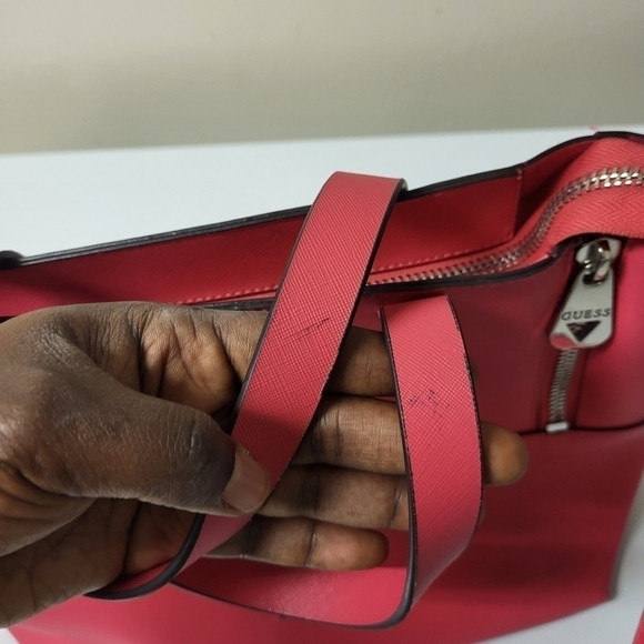 GUESS handbag/cross body bag in Coral color - Picture 14 of 16